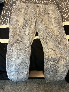 White House Black Market Gray Snake Print Jeans